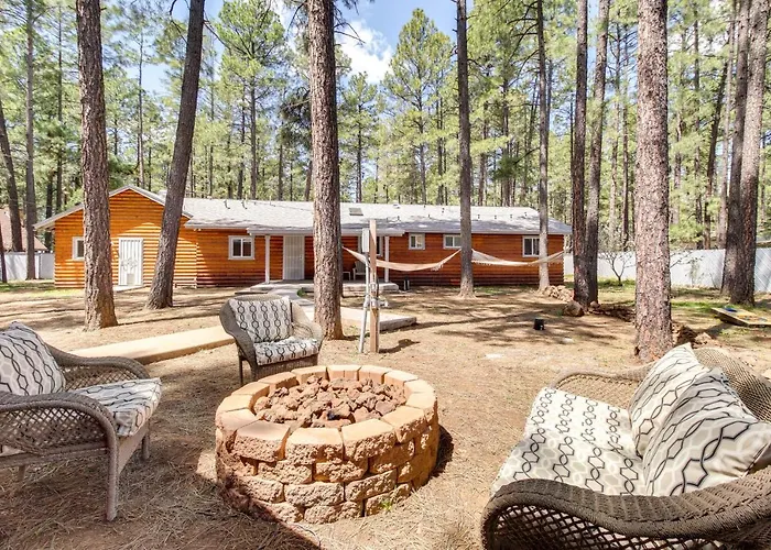Dom wakacyjny Cabin, Walk To Woodland Park *
